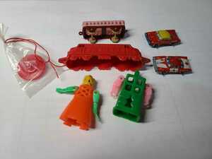 古いおまけ　7個　昭和レトロ　ブリキ　プラスティック　ロボット　不二家昭和レトロ おまけ 当時物 玩具 駄菓子屋 食玩 