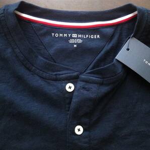 【既決USA】トミーヒルフィガー★TOMMY HILFIGER@完売胸元刺繍【Flag】ロゴ入ヘンリー【TH Men's Logo Short Sleeve Henley Shirt】紺@Mの画像6