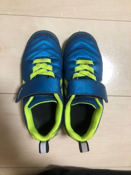 ヒュンメル トレーニングシューズ 17センチ サッカー
