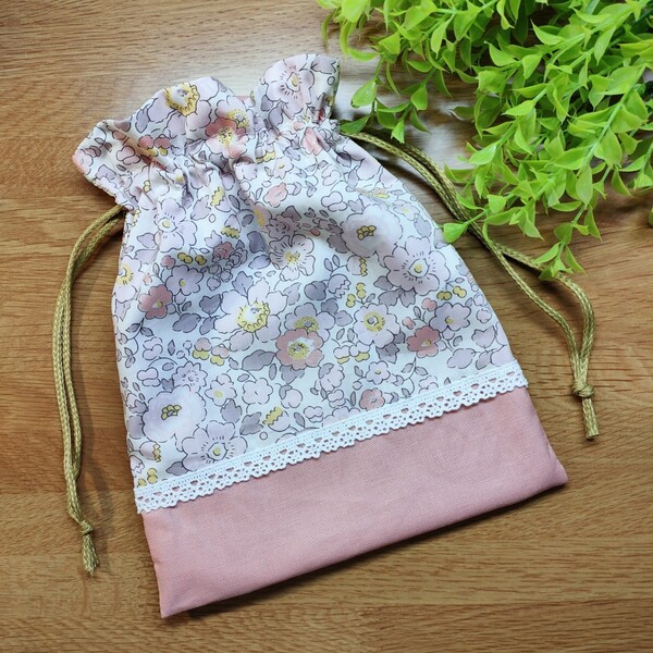 リバティ 巾着袋 *Betsy ZOZOMOOi&Princess Holly* ハンドメイド