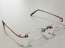 新品 un-o tokyo アイオー　神田うの　ブランド　眼鏡　メガネ　高級感　上品　綺麗　赤色_画像5
