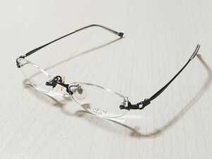 新品 avv アーヴェヴェ　メガネ　眼鏡　綺麗　上品　高級感　オーバル　ツーポイント