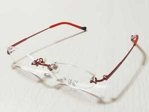 新品 avv アーヴェヴェ　メガネ　眼鏡　綺麗　上品　高級感　オーバル　ツーポイント　赤色