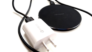 【送料無料】【セット特価】 IMDEN ワイヤレス急速充電器 置くだけ充電 Qi対応機種 ブラック 黒 USB急速充電器 Quick Charge 3.0充電器 白