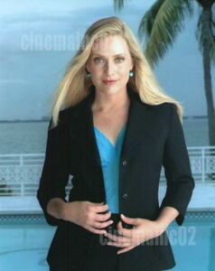 海外ドラマ『CSI:マイアミ』黒いジャケットのカリー・デュケーン(エミリー・プロクター)の写真