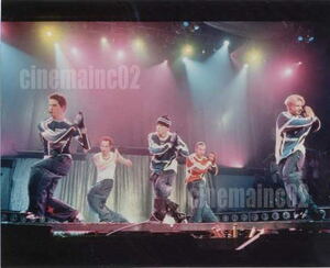 バックストリート・ボーイズ Backstreet Boys/ライブで踊る5人の写真
