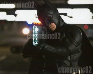 クリスチャン・ベール/『ダークナイト・ライジング』パルス銃を持つバットマンの写真