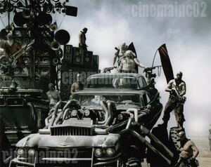 映画『マッドマックス怒りのデス・ロード』ギガホースに乗るイモータン・ジョー写真