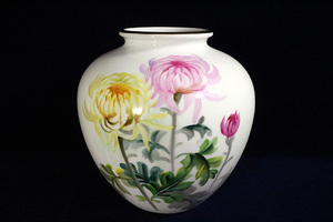 Art hand Auction [Noritake [Hand-painted, Chrysanthemum, Vase] [Signed by the famous Kimura Shokai at the time] Diameter 9.3cm x Height 18.3cm/Nippon Pottery Company], pottery, western ceramics, old noritake