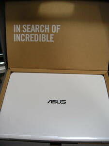 ASUS VivoBook L406S [ホワイト]　14インチ　64G　中古動作品