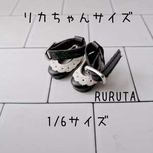 【黒】リカちゃんなど1/6サイズ　ドール用ベルト付きシューズ　靴　サンダル