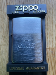 【新品未使用】超レア　ＣｏｃａＣｏｌａ　・　Ｚｉｐｐｏ　（コカ・コーラ）ジッポー　≪コカコーラロゴマーク　彫り≫