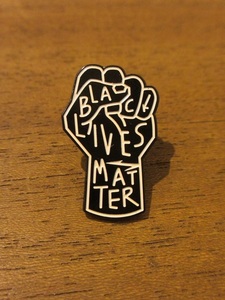 pin bachi black * live z*mata- Logo hand black person discrimination person kind discrimination resistance motion .. demo America BLM pin badge 