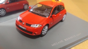 即決　RENAULT　MEGANE　SPORT　ルノー　特注　純正　ディーラー　メガーヌ　スポール　オレンジ　1/43　絶版　レア