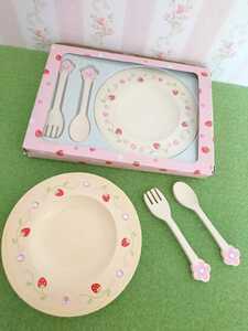  mother garden toy . strawberry wooden . plate .. sama dinner set 