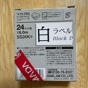 テプラPro 24ミリ幅×8.0m 白ラベルBLACK INC