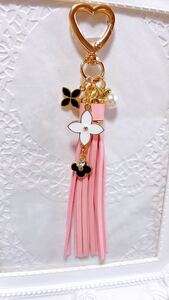 バッグチャーム キーホルダー キラキラ タッセル