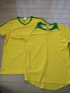 ★ ノーブランド Tシャツ 2枚セット サッカー ブラジル風 サイズM 一枚に小さな穴あり 服 イエロー 黄色 格安 送料無料