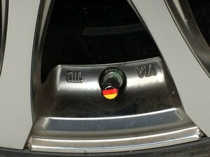 送料込み　国旗柄 汎用 エアバルブ キャップ ドイツ キーホルダー付き ブラック BMW ベンツ メルセデス AUDI アウディ フォルクスワーゲン