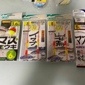 何本か使ったっている仕掛け、針と未使用品の仕掛け後はいくつか使用したブドウ虫のワーム、天じょう糸は未使用の11点セットです