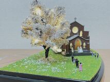 桜と教会　昭和　ジオラマ　田舎の情景　レトロ　春の結婚式　LED 電飾　ライトアップ　ケース付_画像4