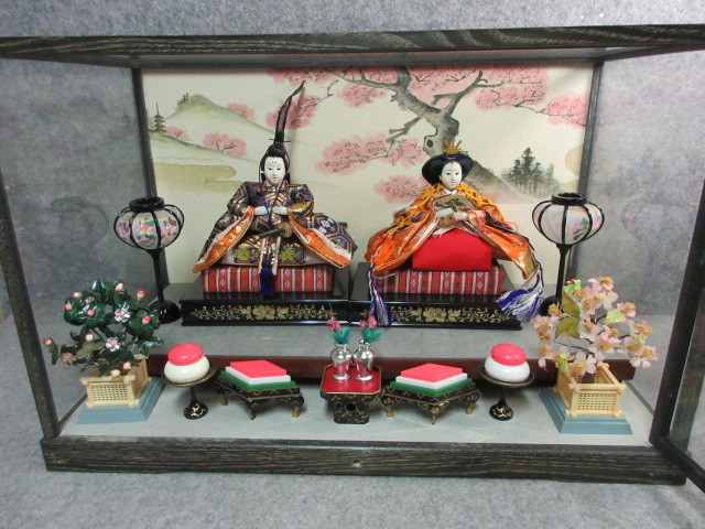 Hina-Puppen, Prinz und Prinzessin Dekoration [B23843] Glaskasten, Yoshihide Arbeit, Hinamatsuri, Hina Dekorationsset, Jahreszeit, Jährliche Veranstaltungen, Puppenfest, Hina-Puppen