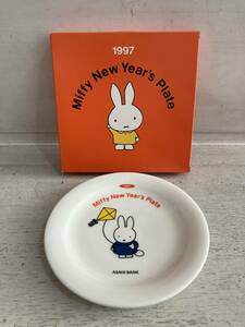 ASAHI BANK 1997 Miffy New Year's Plate 未使用 あさひ銀行 ミッフィー 1997年 ニュー イヤーズ プレート うさこ 金正陶器 皿 非売品①