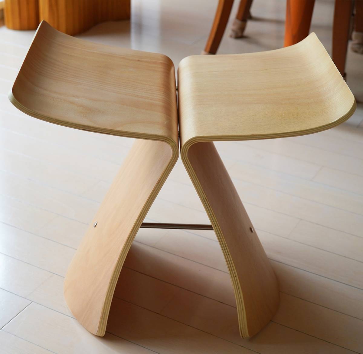 メーカー公式ショップ 特価 実用 バタフライスツール ベージュ デザイン リプロダクト品 椅子 スツール メーカー公式ショップ 特価 実用 バタフライスツール ベージュ デザイン リプロダクト品 椅子 スツール