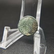 古代ローマ コイン ブロンズ 銅貨 神 ニケ アンティーク 発掘品 出土品 古銭 M13_画像2