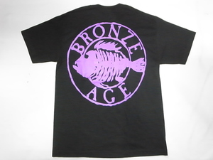 JB即決 BRONZE AGE ブロンズエイジ 限定ネオンカラーシリーズ ROUND ラウンド サークル フィッシュ Tシャツ 黒x紫 Sサイズ　新品 USA