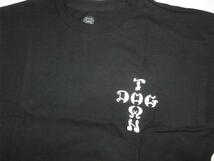 JB即決 DOGTOWN ドッグタウン 定番カラークロス ロゴ Tシャツ　黒x青　Mサイズ　新品_画像3