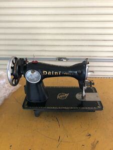 * antique sewing machine DAINI large . tube type sewing machine arm sewing machine used junk treatment *tano