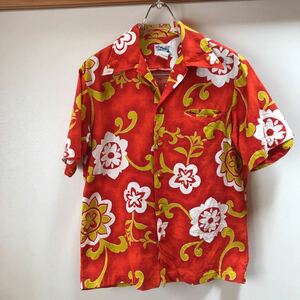 老舗ブランド PACIFIC ISLE CREATIONS 共布くるみボタン　ビンテージ　コットンアロハシャツ MADE IN HAWAII 襟芯入ハワイアンシャツ 70'S