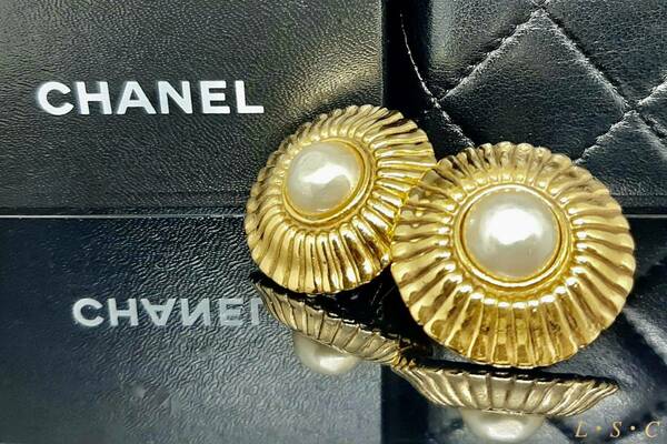 《レア 極美品 CHANEL パール ラウンド イヤリング 01P ヴィンテージ シャネル》