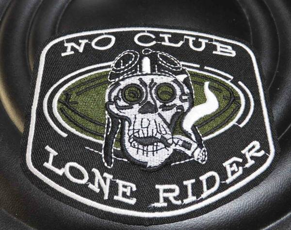 黒■髑髏パイロット　ドクロ喫煙　NO CLUB LONE RIDER　刺繍ワッペン◇アメリカ　大型二輪車　オートバイ ハードロック　音楽◇◆激シブ