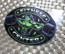 ST激シブ◎黒緑◇楕円型◆新品マッスル　グリーンマン　　バーベル筋トレ　フイットネスセンター　FITNESS CENTER　ステッカー　シール防水_画像2