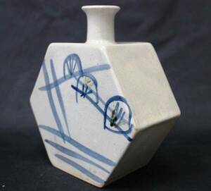 (1108) 手描き 呉須 染付け 茶道具 六角 花器 花瓶 高さ 17cm, インテリア小物, 置物, 和風