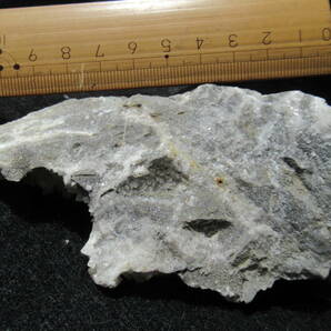 辰砂結晶と水晶を含むドロマイト岩の画像5