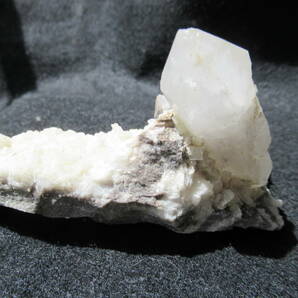 辰砂結晶と水晶を含むドロマイト岩の画像6