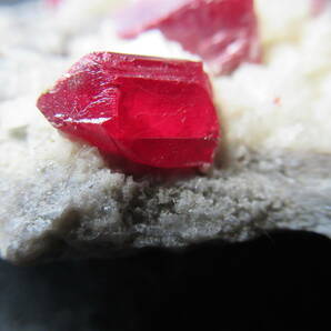 辰砂結晶と水晶を含むドロマイト岩の画像10