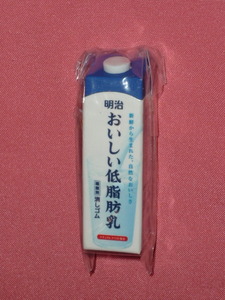 激レア！カワイイ♪ 明治 おいしい牛乳 オリジナル 消しゴム (非売品)②おいしい低脂肪乳