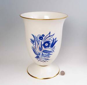  　　セーブル　=　豪華金彩・　特　　大　　壺　・　 RD = White＆Blue Deco＆Gold Deco 　貴重品です。