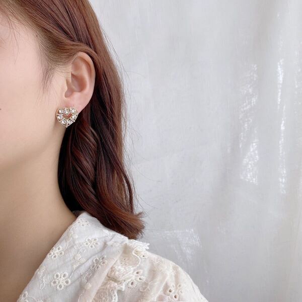 【新品】ジュエルハートピアス ビジューアクセサリー クリスタルストーン