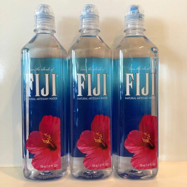 Fiji water 3本