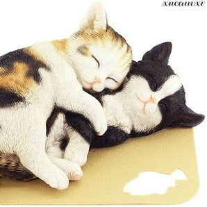 かわいい ネコの置き物 三毛猫 リアル 本物そっくり レジン製 オリジナルマット付 癒しアイテム オーナメント 猫 ギフト プレゼント