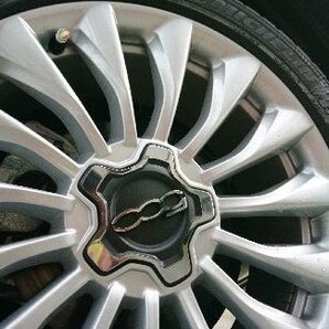 FIAT フィアット 500X 取り付け例 エアバルブキャップ イタリア国旗柄 カー用品 外装パーツ ホイール タイヤ おしゃれ 足元 カー用品 旧車