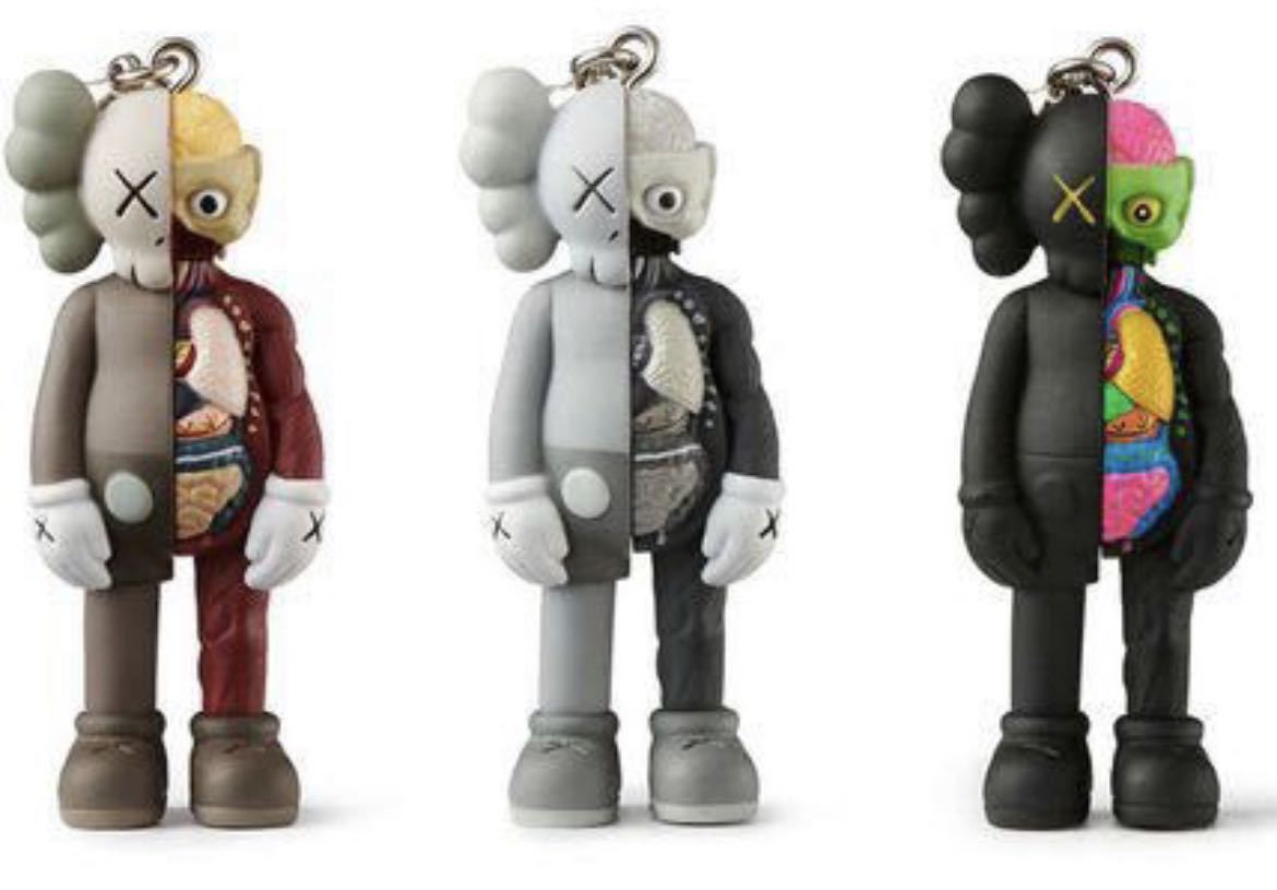 PayPayフリマ｜カウズ KAWS TOKYO FIRST 限定 クリアファイル 2枚×3種 