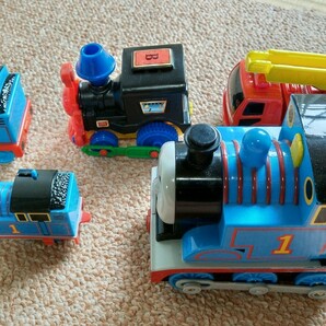 トーマス電車、その他おもちゃ駆動車2台有り