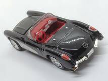 けB4★トミカより大きめサイズ ミニカー RACING CHAMPIONS レーシングチャンピオン 1957 CORVETTE シェビー コルベット 黒白 全長約82mm_画像5