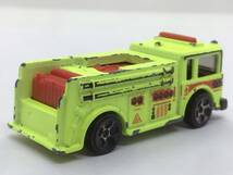 けB6★トミカサイズミニカー HOT WHEELS ホットウィール ファイヤーイーター ネオンイエロー 消防車 全長約77mm_画像2